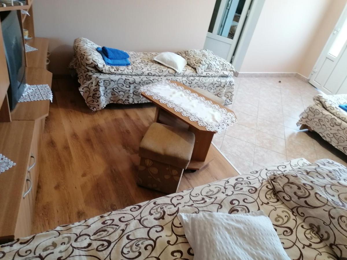 Pensiunea Fabian Vendeghaz Корунд Екстериор снимка
